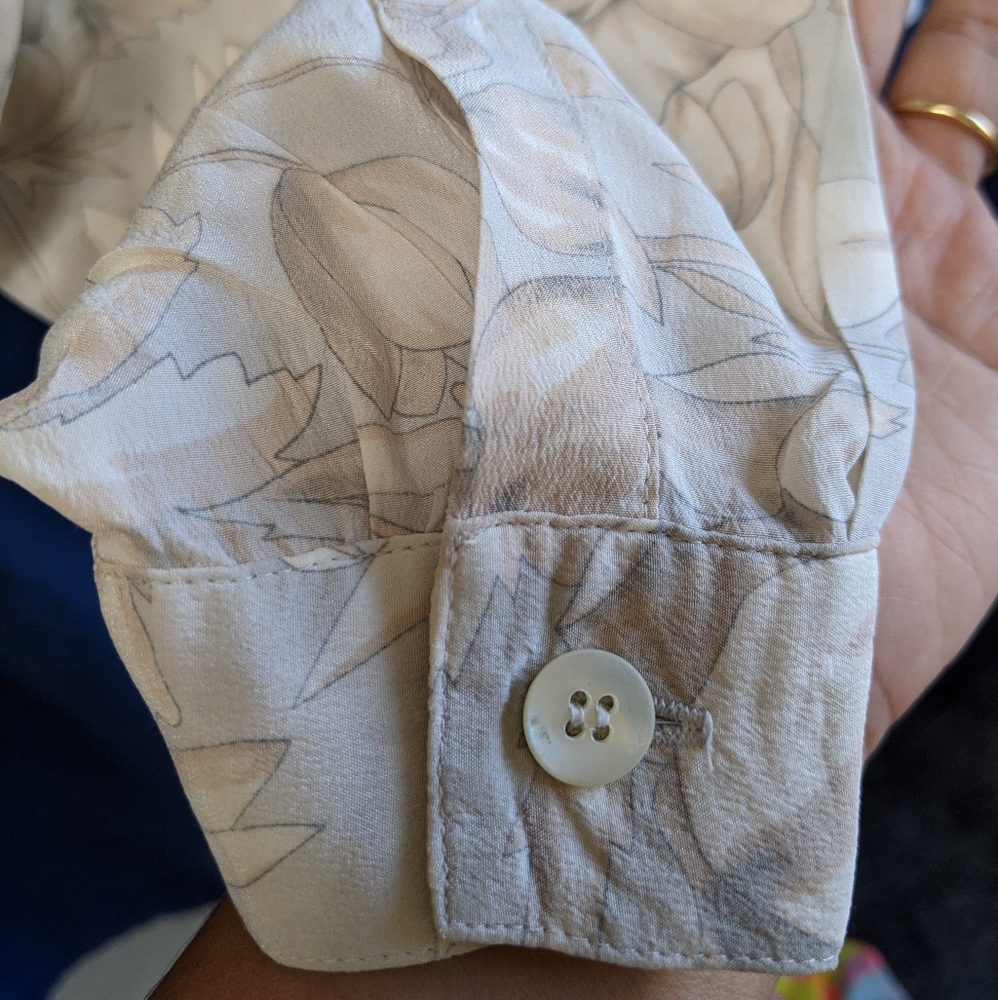 ⭐️SOLD⭐️ 💯% SILK Shirt - Picture 5 of 6